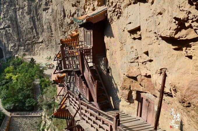 晨曦下的山西老者,古老村庄的岁月回响